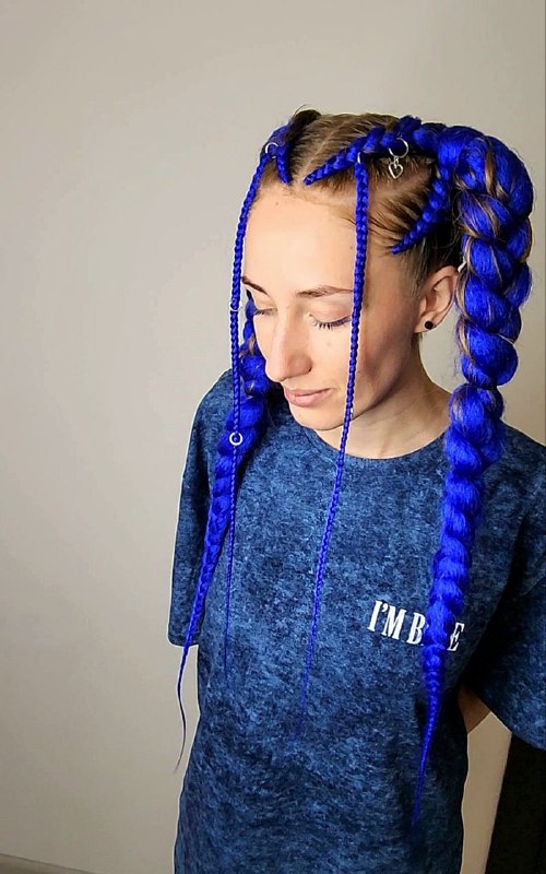 Яркие синие боксёрские косы
